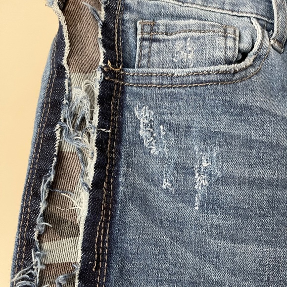 Fashion Nova Womens Boyfriend Jeans. Camo print side inserts. EUC - Picture 4 of 5